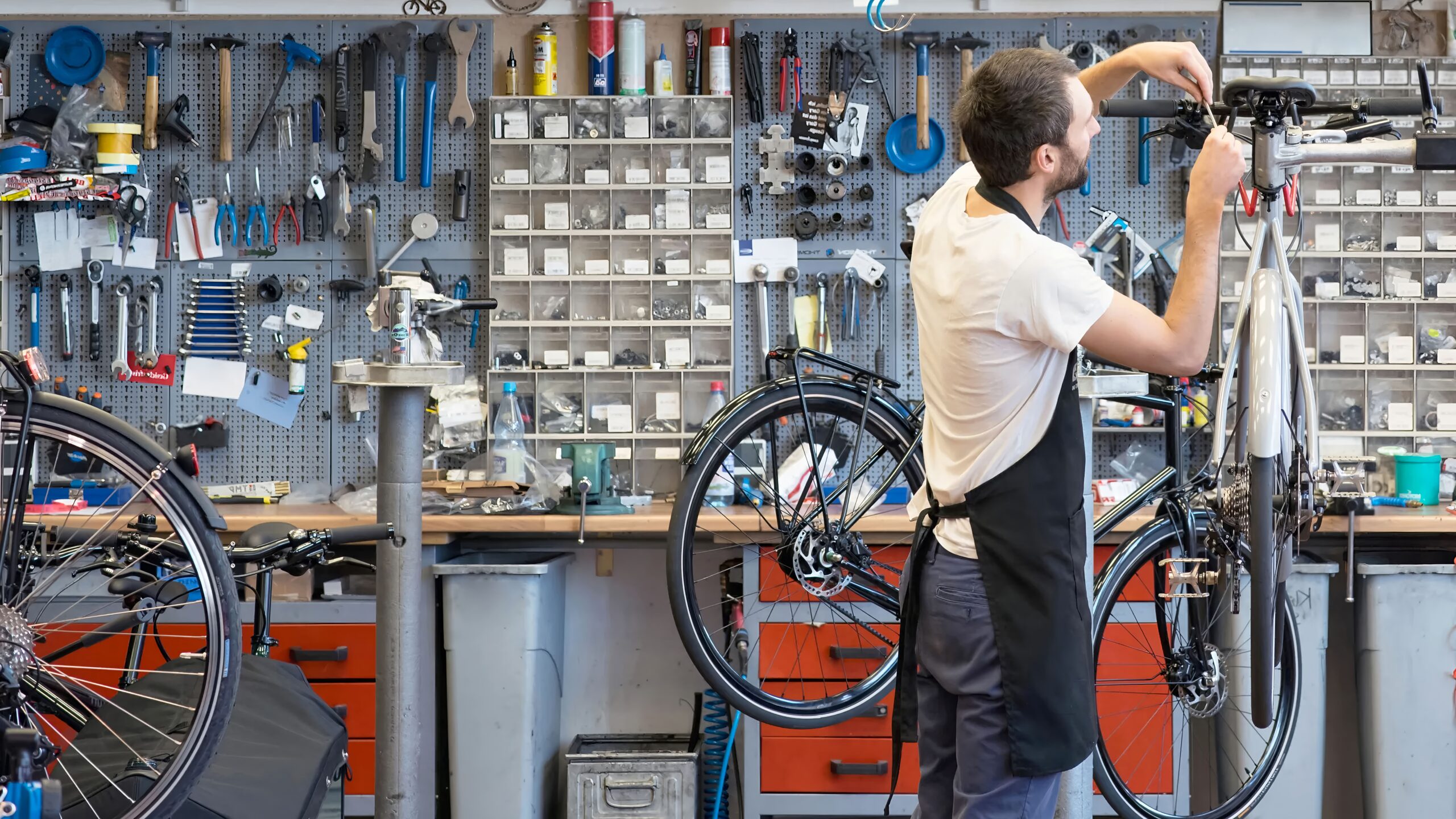 Repair e-bike & e-scooter Mobil Planet
